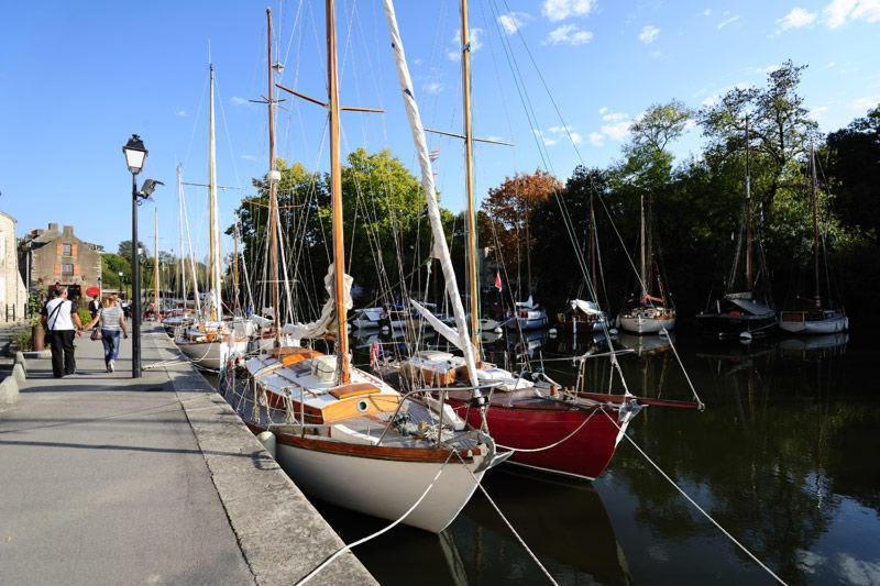Aux Petits Bonheurs, Culturel A La Roche Bernard *